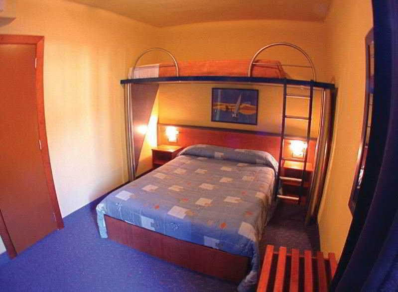 Wingate By Wyndham Lagrange Hotel Luaran gambar